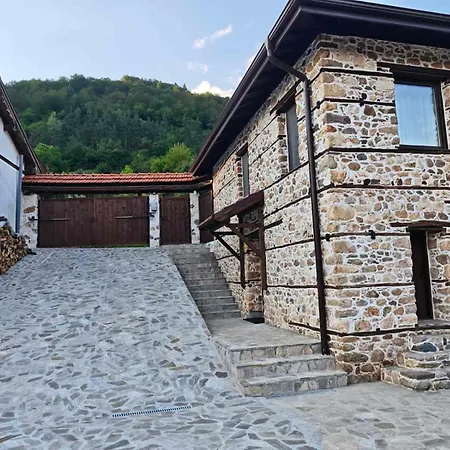 Vera Villa *