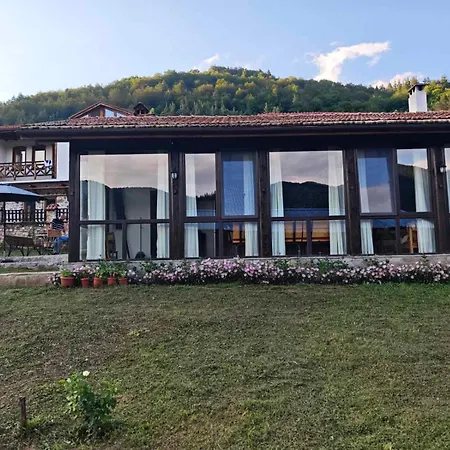 Vera Villa
