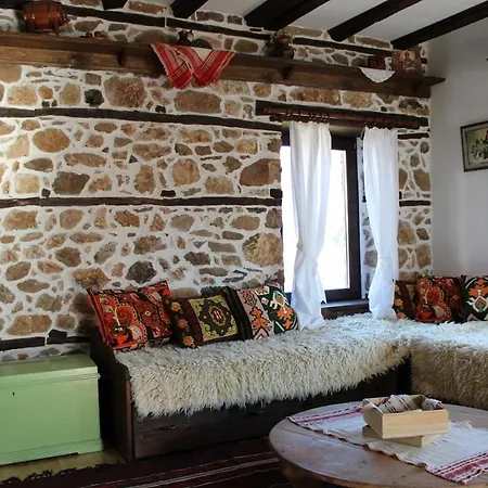 Vera Villa *